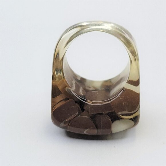 Chunky Clear Resin Ring With Brown and White Pill Beads Square Shape Lucite Ring - Picture 10 of 10
